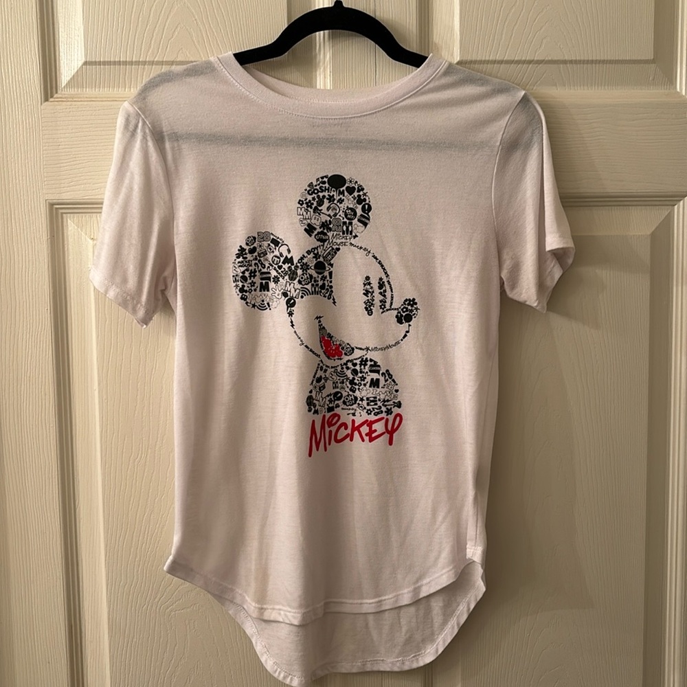 Women’s Junior Disney Mickey Tee (Size junior Med 7-9)